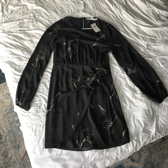 ASTR Black Floral Dress with Side Bow NWT - Picture 3 of 6